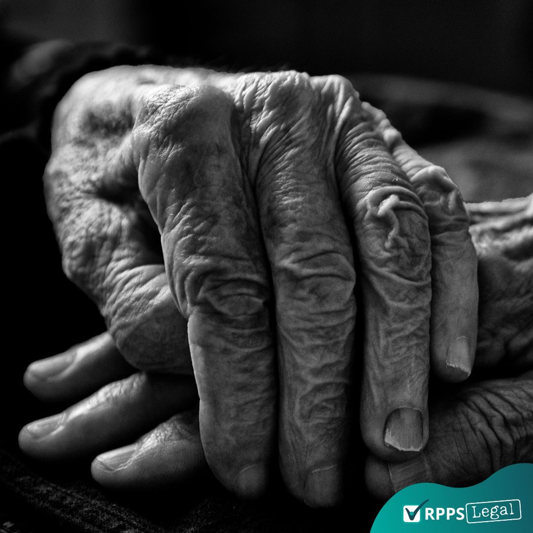 maos-idosas-aposentados-justica-social